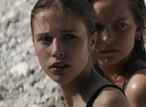 LadiesLunchLittleTroubleGirls_134317986846465652_big-cine_deskt.webp