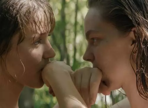 LadiesLunchLittleTroubleGirls_134317986843646366_big-cine_deskt.webp