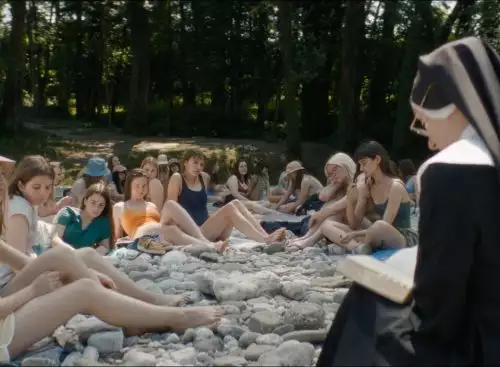 LadiesLunchLittleTroubleGirls_134317986859953211_big-cine_deskt.webp